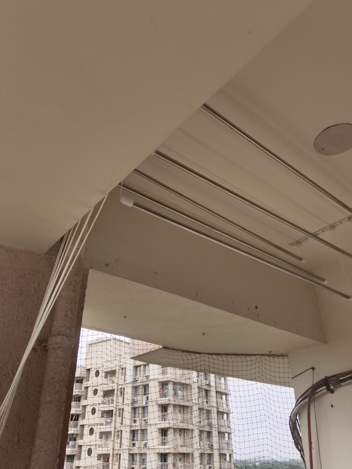 Space saving pulley cloth dryer system