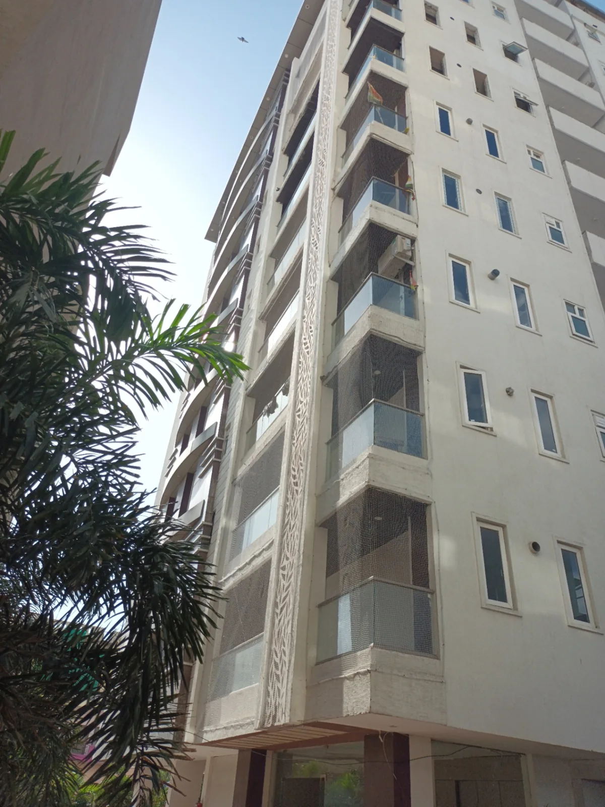 Residential balcony pigeon net protection installation